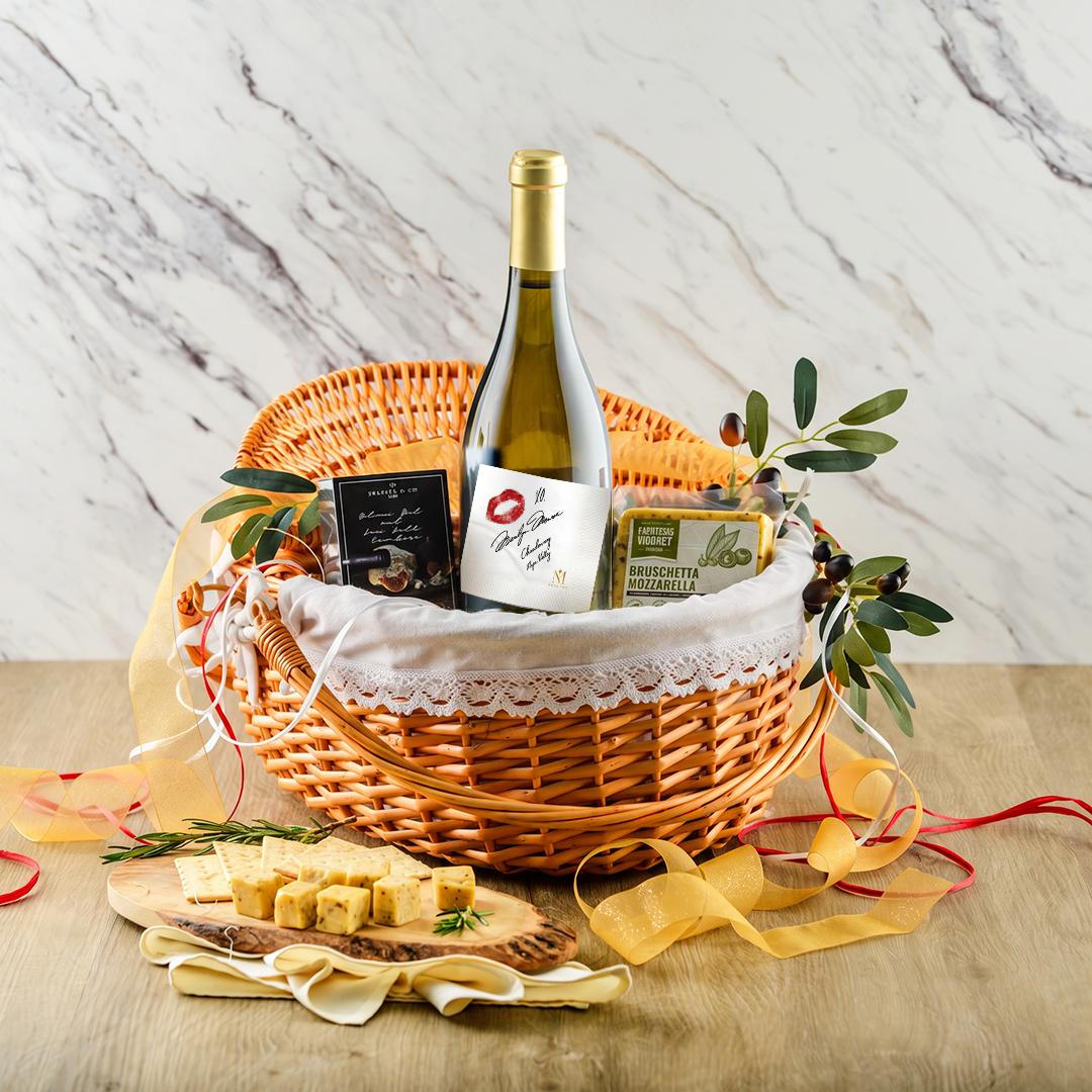 Signature Chardonnay Picnic Basket